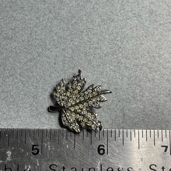 Bond Boyd Maple Leaf Vintage Rhinestones In A Silver Tone - Picture 4 of 6